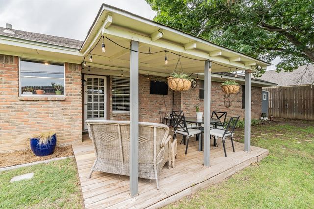 2507 Smouldering Wood Drive, Arlington, TX 76016