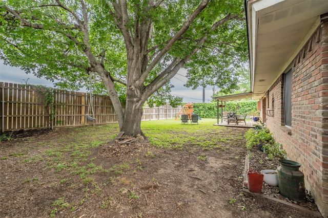 2507 Smouldering Wood Drive, Arlington, TX 76016