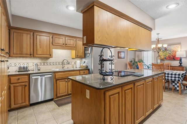 3480 N Greenbriar Drive, Fayetteville, AR 72703