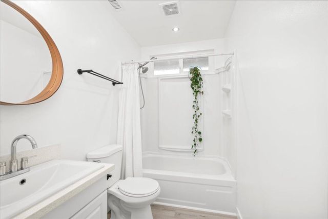 3805 Moonbeam Dr, Sacramento, CA 95827