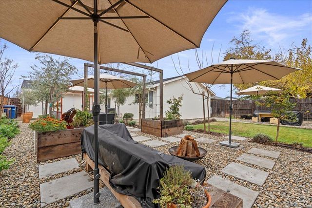 3805 Moonbeam Dr, Sacramento, CA 95827