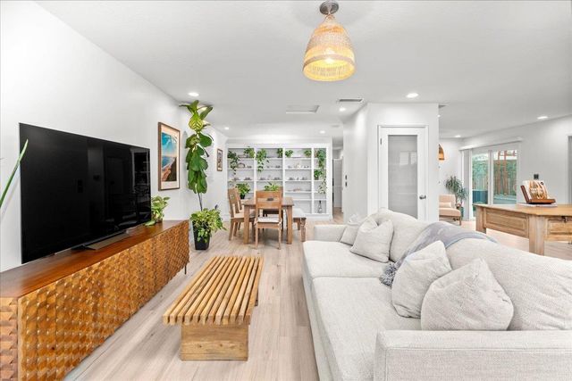 3805 Moonbeam Dr, Sacramento, CA 95827