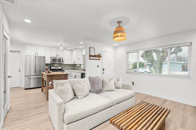 3805 Moonbeam Dr, Sacramento, CA 95827