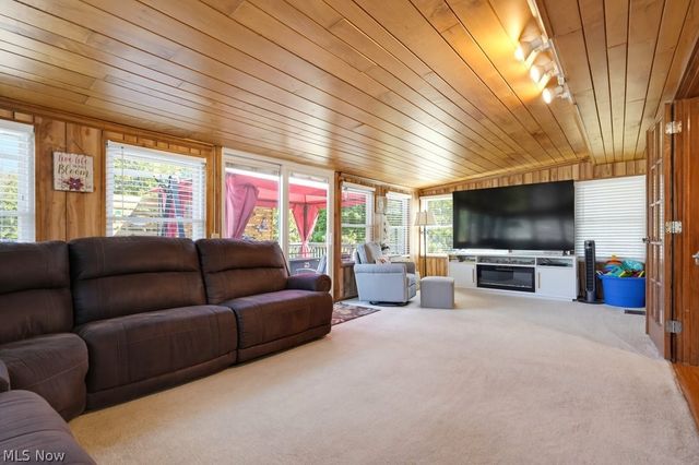 10457 Persimmon Street NW, Canal Fulton, OH 44614