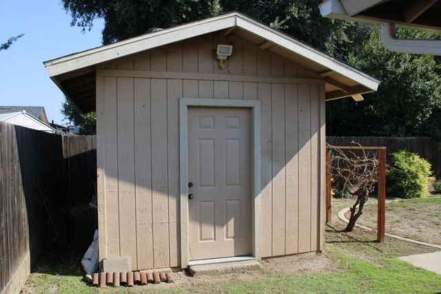 716 S Kazarian Street, Tulare, CA 93274