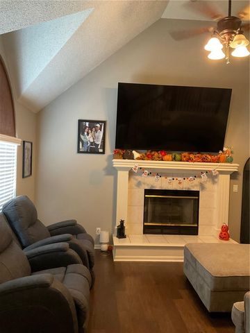 11200 N Lewis Avenue, Kansas City, MO 64157
