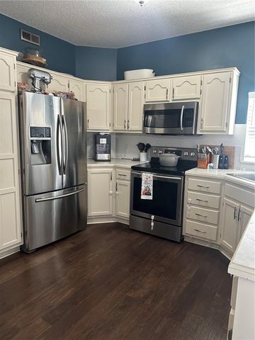 11200 N Lewis Avenue, Kansas City, MO 64157