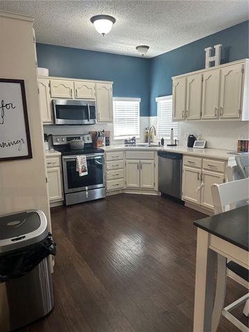 11200 N Lewis Avenue, Kansas City, MO 64157