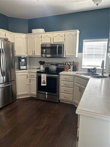 11200 N Lewis Avenue, Kansas City, MO 64157