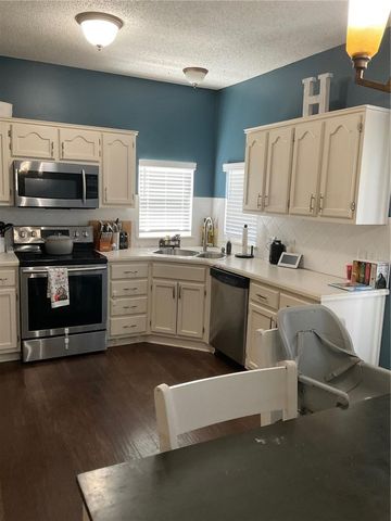11200 N Lewis Avenue, Kansas City, MO 64157