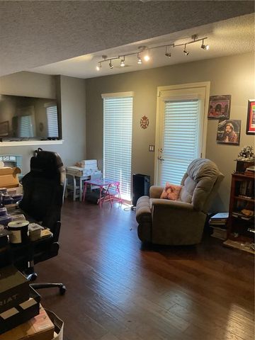 11200 N Lewis Avenue, Kansas City, MO 64157