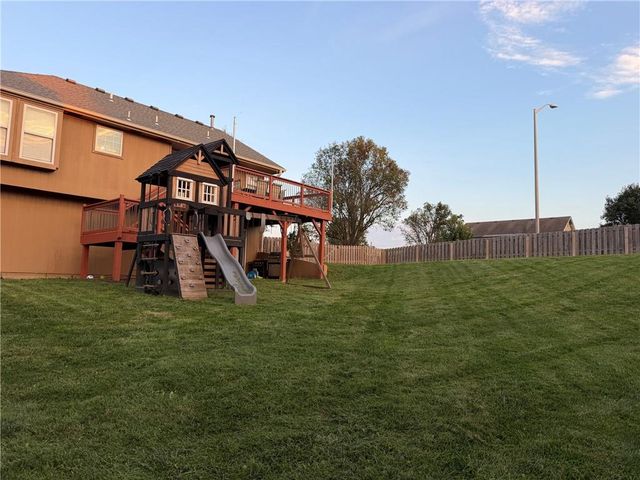 11200 N Lewis Avenue, Kansas City, MO 64157