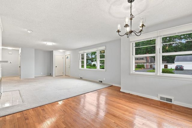 13 Parker St, Agawam, MA 01001