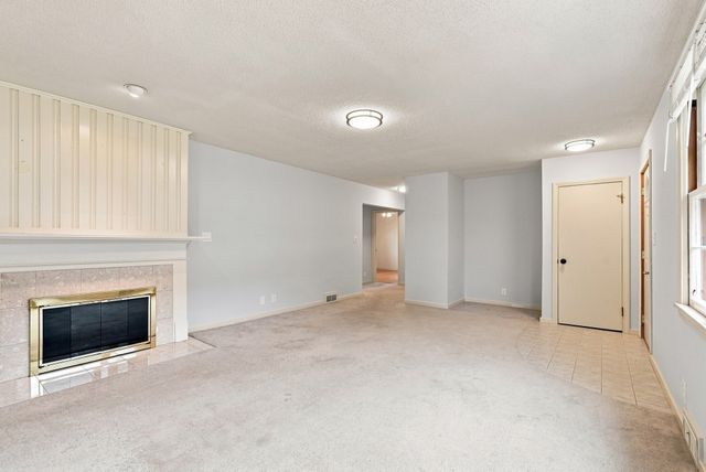 13 Parker St, Agawam, MA 01001
