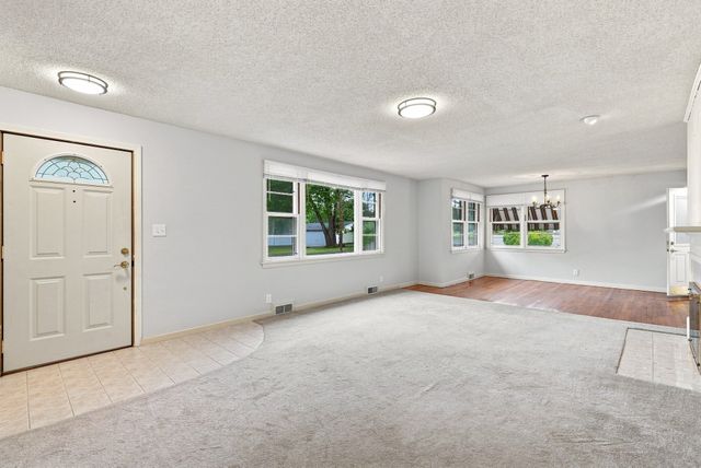13 Parker St, Agawam, MA 01001