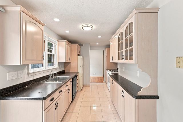 13 Parker St, Agawam, MA 01001