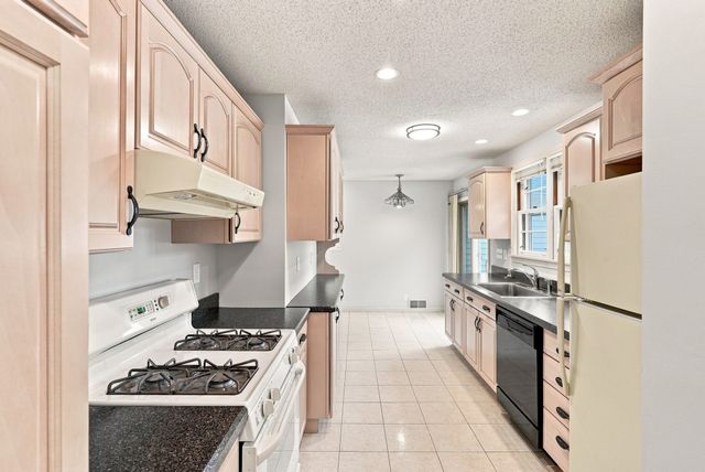 13 Parker St, Agawam, MA 01001