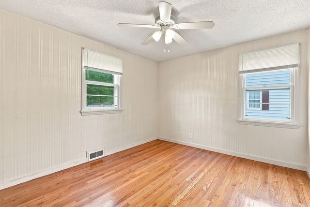 13 Parker St, Agawam, MA 01001