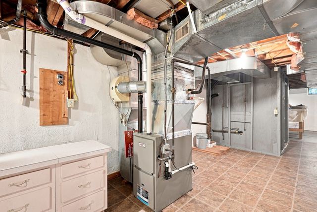 13 Parker St, Agawam, MA 01001