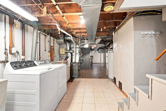 13 Parker St, Agawam, MA 01001
