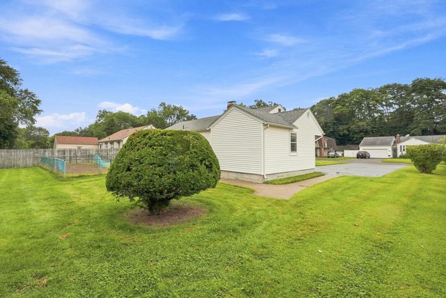 13 Parker St, Agawam, MA 01001