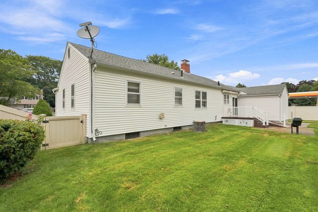 13 Parker St, Agawam, MA 01001