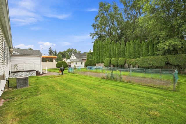 13 Parker St, Agawam, MA 01001
