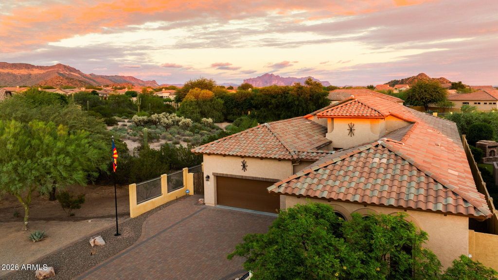8529 E LYNWOOD Street, Mesa, AZ 85207 — exterior
