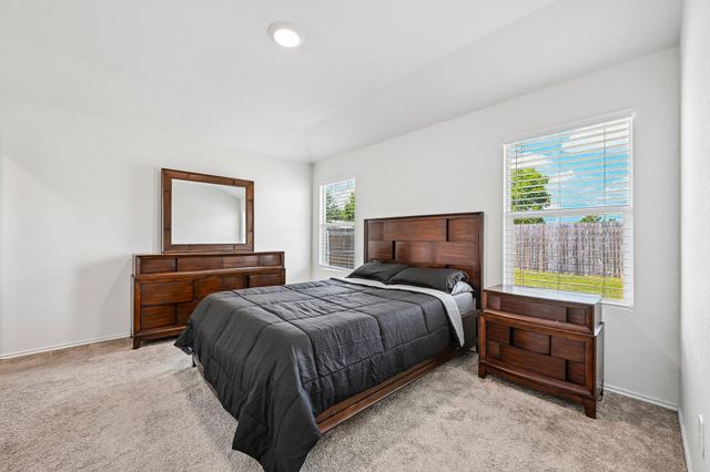 343 Andover LN, Uhland, TX 78640