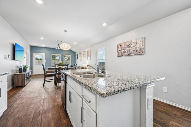 343 Andover LN, Uhland, TX 78640