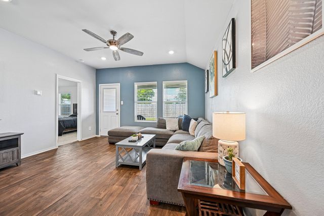 343 Andover LN, Uhland, TX 78640