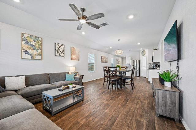 343 Andover LN, Uhland, TX 78640