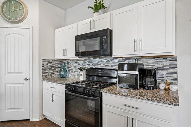 343 Andover LN, Uhland, TX 78640