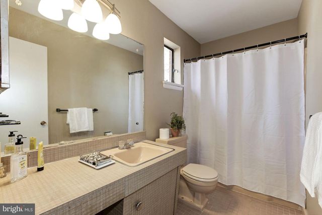 6400 REDWING RD, Bethesda, MD 20817