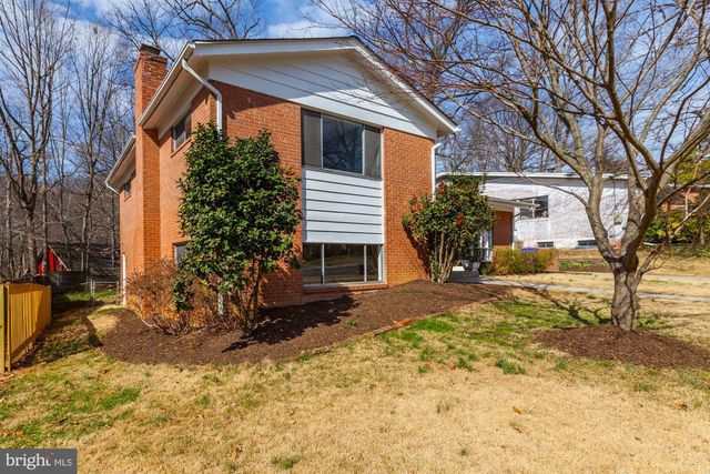 6400 REDWING RD, Bethesda, MD 20817