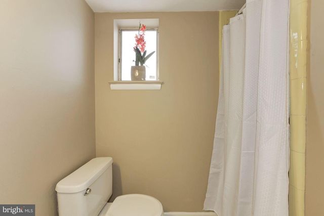 6400 REDWING RD, Bethesda, MD 20817