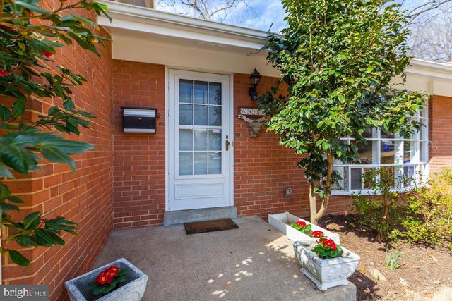 6400 REDWING RD, Bethesda, MD 20817