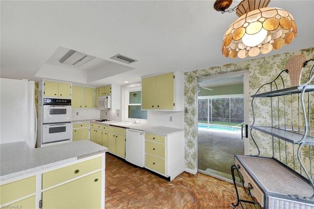 263 Shadowridge CT, Marco Island, FL 34145