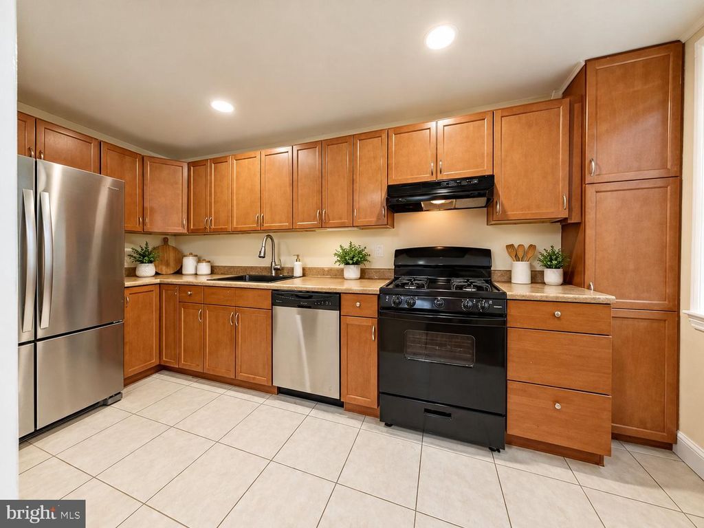 Image 7 of property listing at 57 W MADISON AVE, Clifton Heights, PA 19018