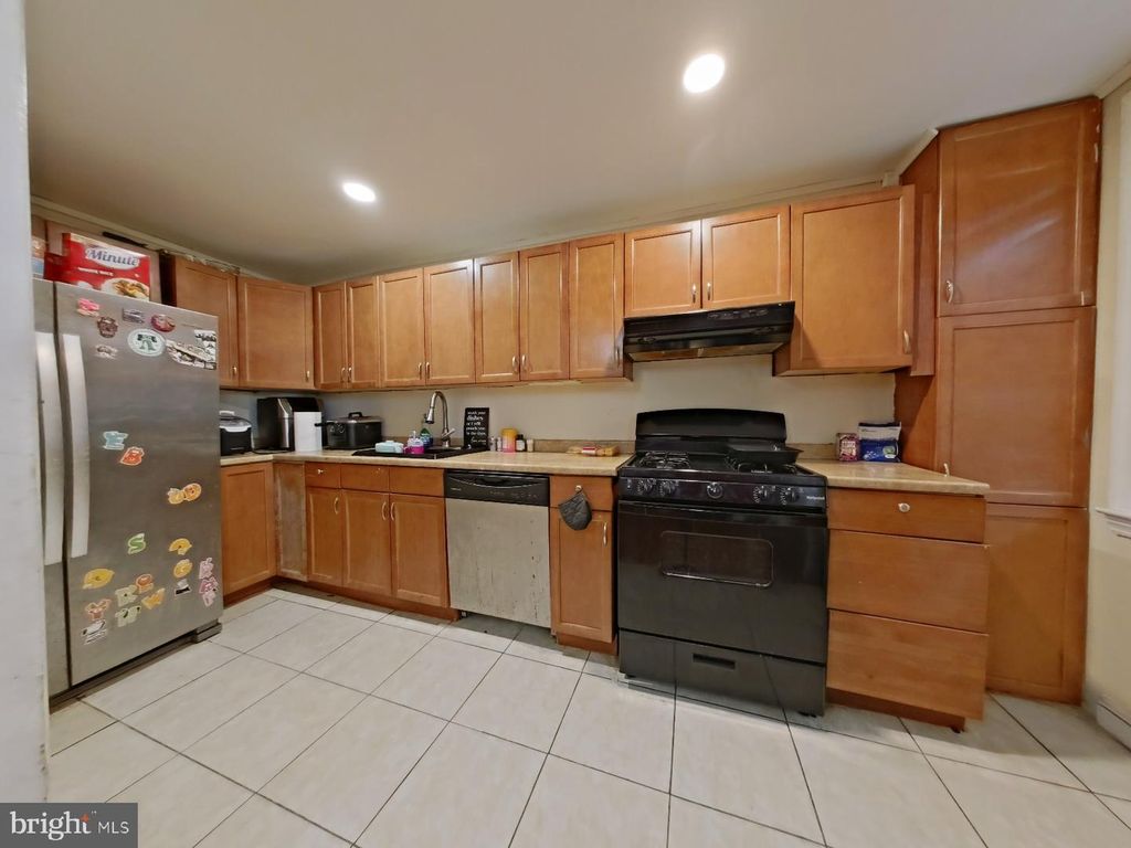 Image 8 of property listing at 57 W MADISON AVE, Clifton Heights, PA 19018