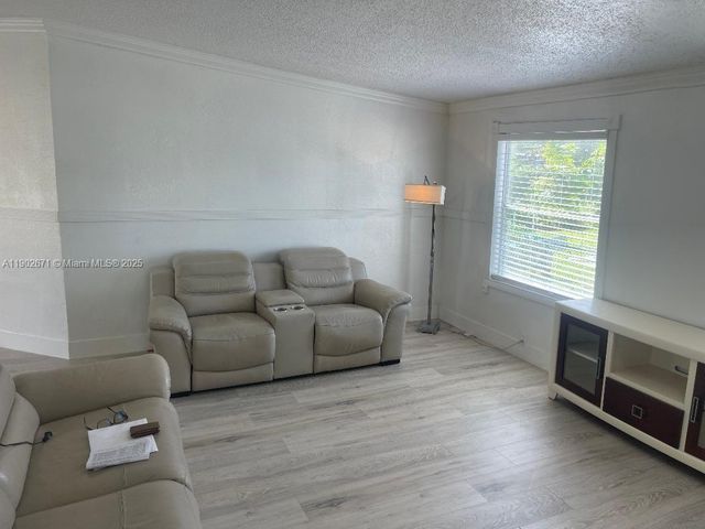 19800 SW 180th Ave UNIT 86, Miami, FL 33187