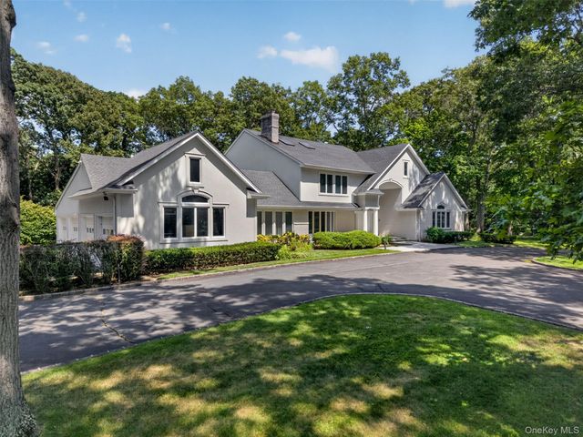 8 Victorian Lane, Brookville, NY 11545