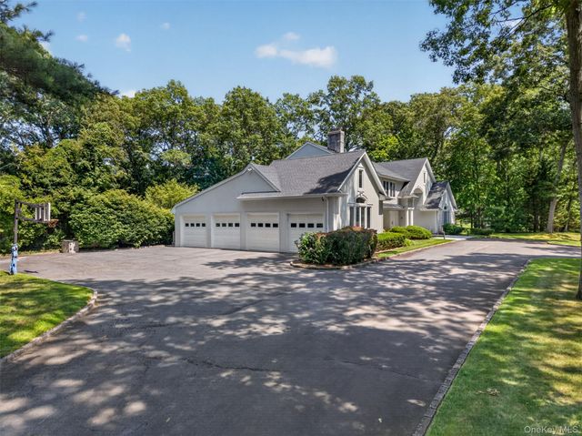 8 Victorian Lane, Brookville, NY 11545