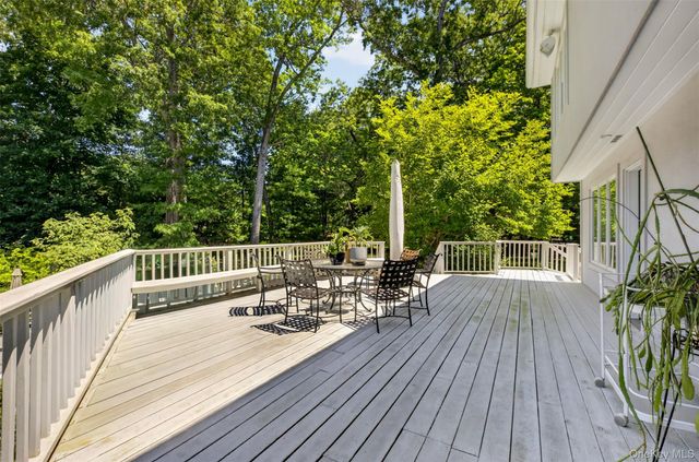 8 Victorian Lane, Brookville, NY 11545