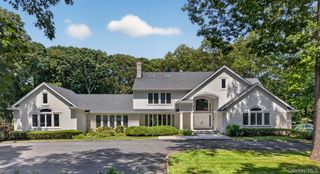 8 Victorian Lane, Brookville, NY 11545