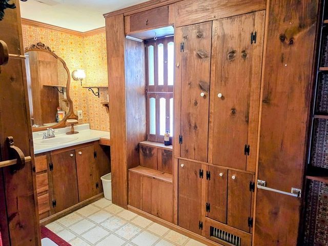 43 Winchendon Rd, Royalston, MA 01368