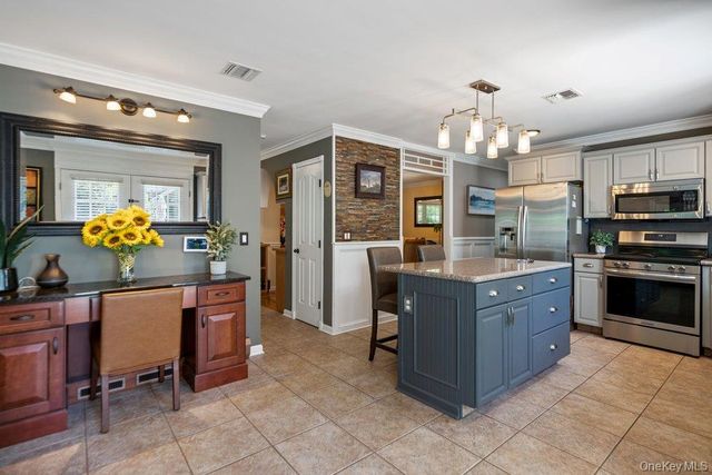 131 Jamaica Avenue, Medford, NY 11763