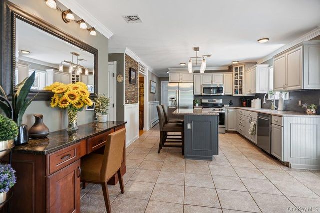 131 Jamaica Avenue, Medford, NY 11763