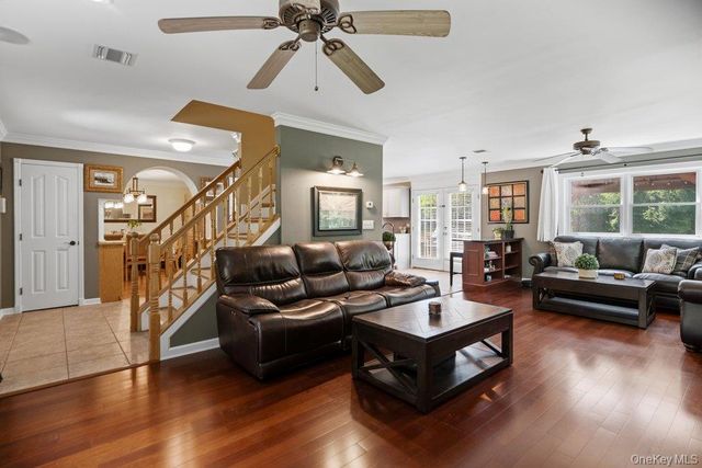131 Jamaica Avenue, Medford, NY 11763