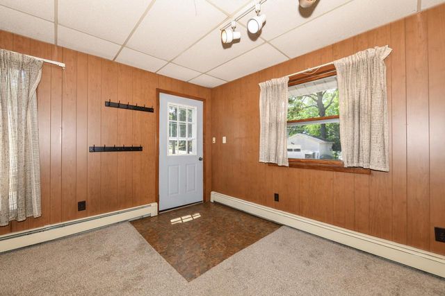 N6924 Oak LANE, Elkhorn, WI 53121